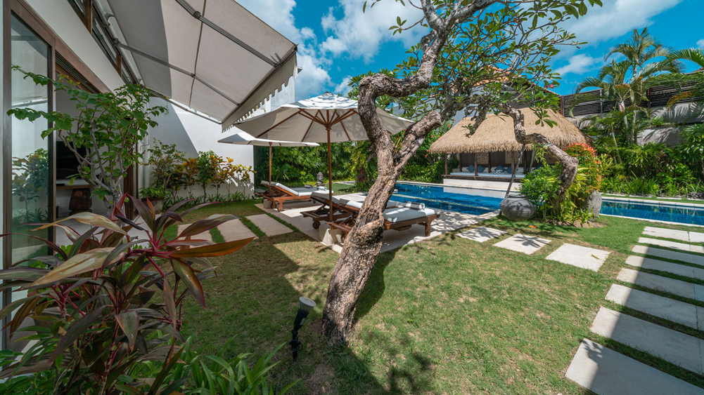 Villa Emmy - Breezy pool area